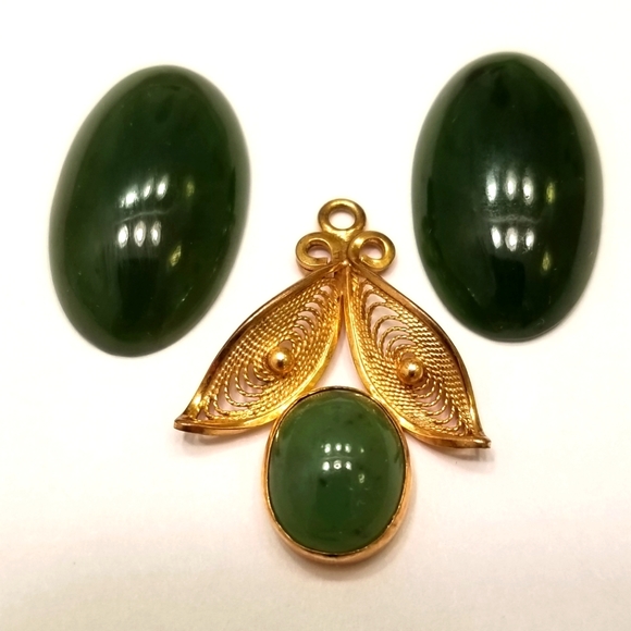 ✅#1128 Rare 3 pcs Oval Cabochon Green Jade Pendant - Picture 1 of 8